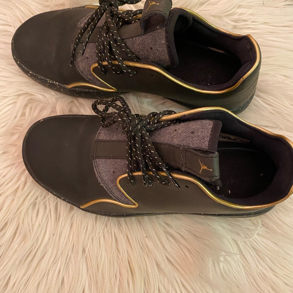 Tennis shoes/ never worn